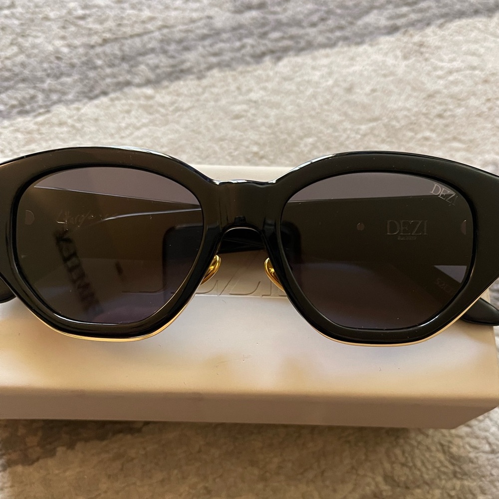 Dezi Sunglasses in Style “Charge It”